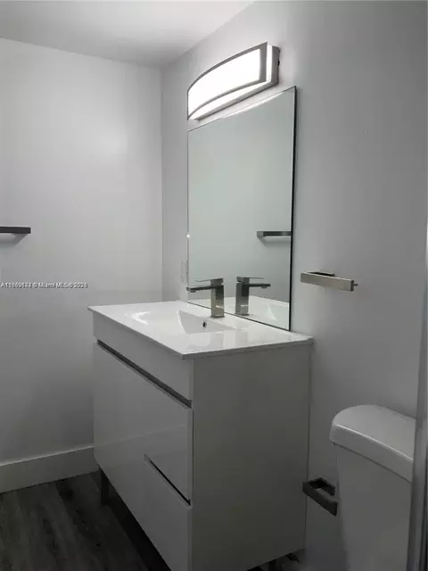 Bath - 1971 W 2nd Ave, Hialeah, FL 33010 photo 5 of 6