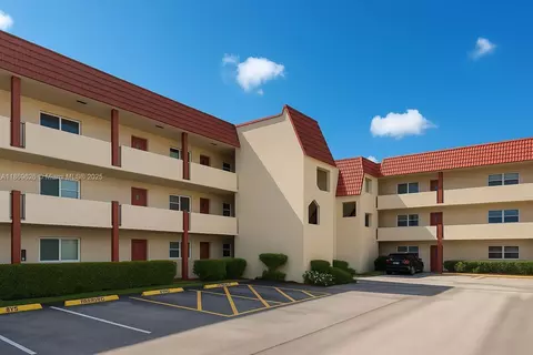 8020 N Sunrise Lakes Dr #112, Sunrise, FL 33322