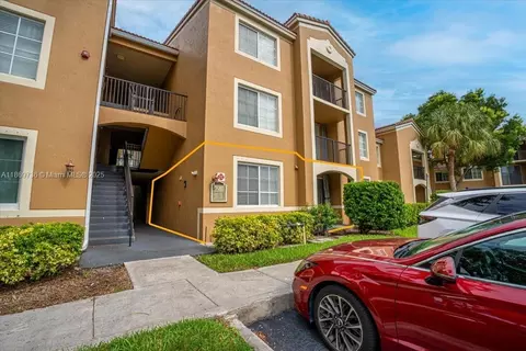 7910 N Nob Hill Rd #105, Tamarac, FL 33321