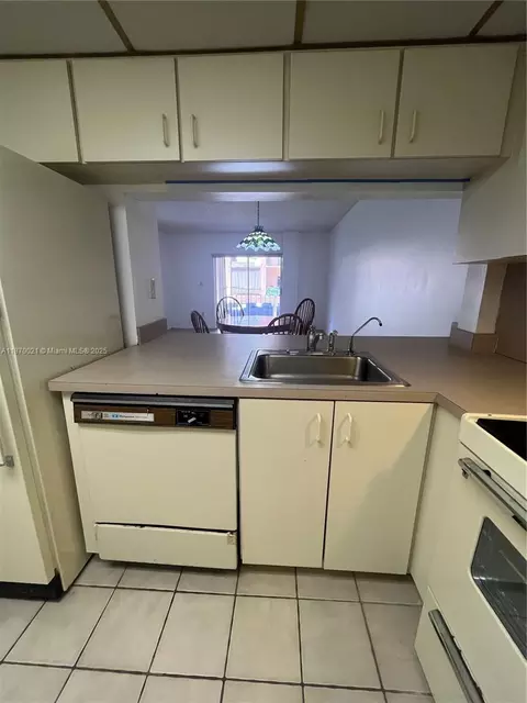 440 E 23rd St #1118, Hialeah, FL 33013 photo 8