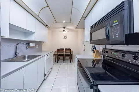 1100 Saint Charles Pl #717, Pembroke Pines, FL 33026