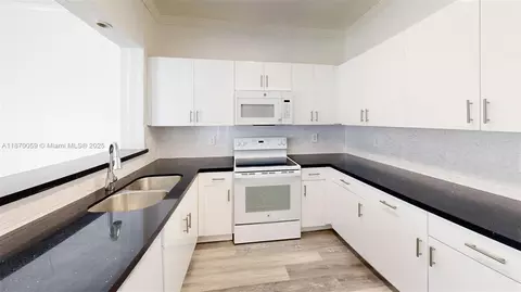 230 SE 29th Ave #2, Homestead, FL 33033