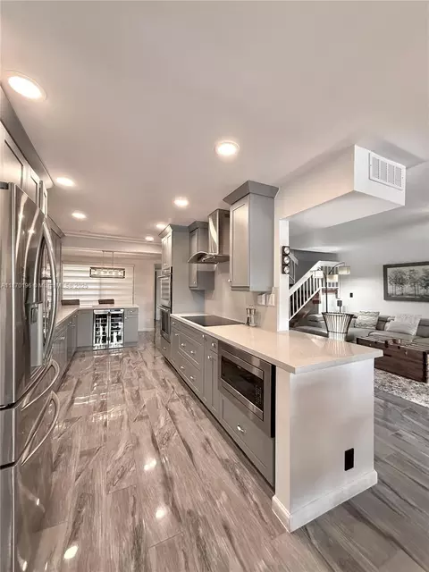 9703 N New River Canal Rd #102, Plantation, FL 33324