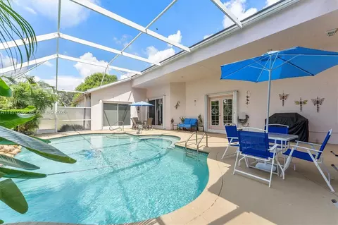 800 Clearbrook Park Cir, Delray Beach, FL 33445