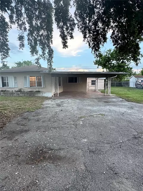 6112 Mayo St, Hollywood, FL 33023