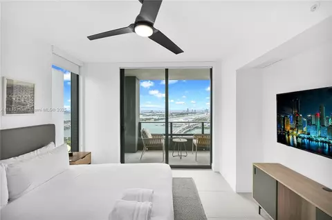 159 NE 6th St #4015, Miami, FL 33132