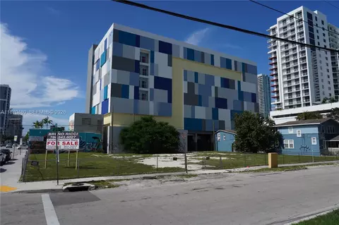 215 NE 25 St, Miami, FL 33137