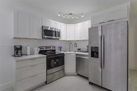 1936 S Ocean Dr #3C, Hallandale Beach, FL 33009