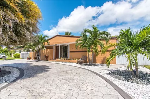 943 W 64th Pl, Hialeah, FL 33012