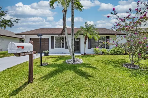 6338 Tall Cypress Cir, Greenacres, FL 33463