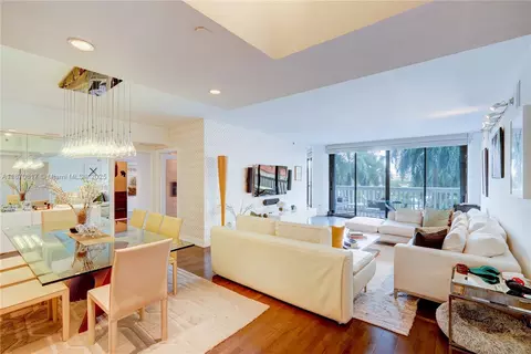 2000 Island Blvd #710, Aventura, FL 33160