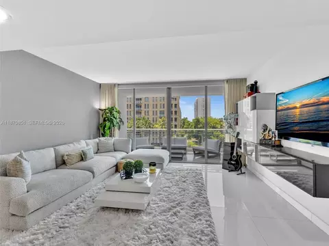 2950 NE 188th St #312, Aventura, FL 33180