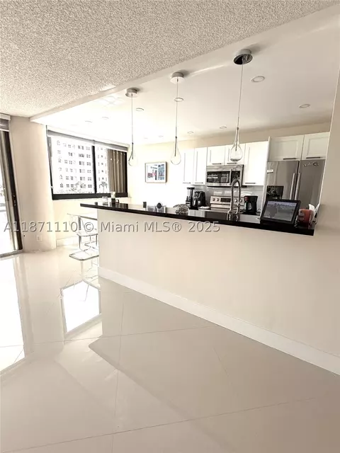20185 E Country Club Dr #510, Aventura, FL 33180