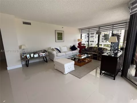 20185 E Country Club Dr #510, Aventura, FL 33180