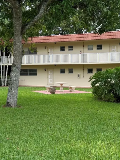 14901 SW 4th St #5A, Pembroke Pines, FL 33027
