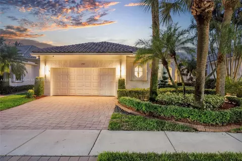 2557 Bay Pointe Dr, Weston, FL 33327