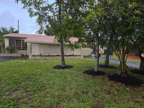 6751 Meade St, Hollywood, FL 33024