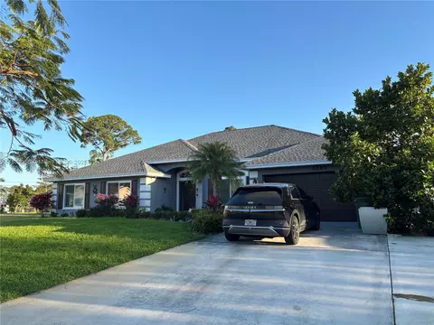 2267 SW Haycraft Cir, Port Saint Lucie, FL 34953