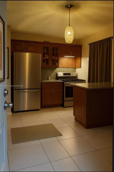 Kitchen - 375 E Okeechobee Rd, Hialeah, FL 33010 photo 2 of 2