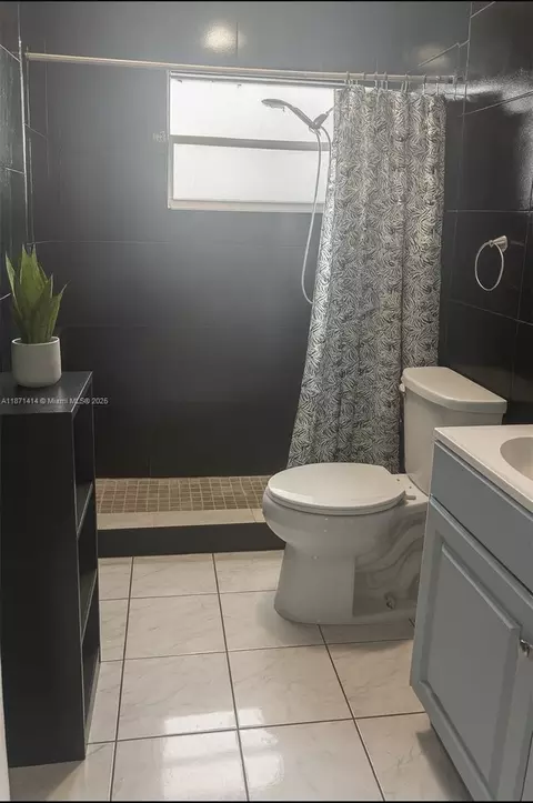 Bath - 375 E Okeechobee Rd, Hialeah, FL 33010 photo 1 of 2
