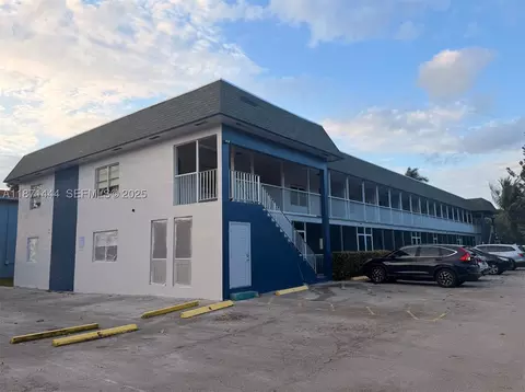 2905 Pierce St #17, Hollywood, FL 33020