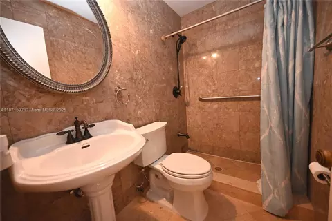 Bath - 5870 W 20th Ln, Hialeah, FL 33016 photo 1 of 2