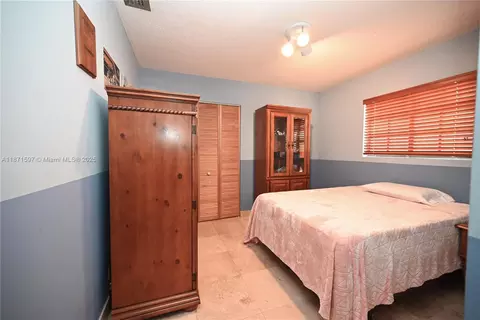 Bedroom - 5870 W 20th Ln, Hialeah, FL 33016 photo 3 of 4