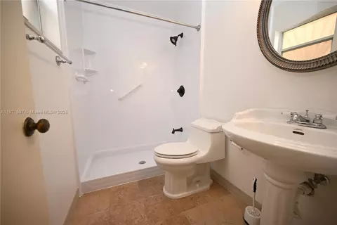 Bath - 5870 W 20th Ln, Hialeah, FL 33016 photo 2 of 2
