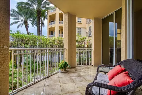 3001 NE 185th St #135, Aventura, FL 33180