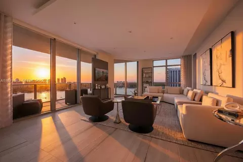 17301 Biscayne Blvd #2009, North Miami Beach, FL 33160
