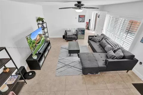 9112 SW 20th St # B, Davie, FL 33324