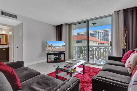 3113 S Ocean Dr #404, Hallandale Beach, FL 33009
