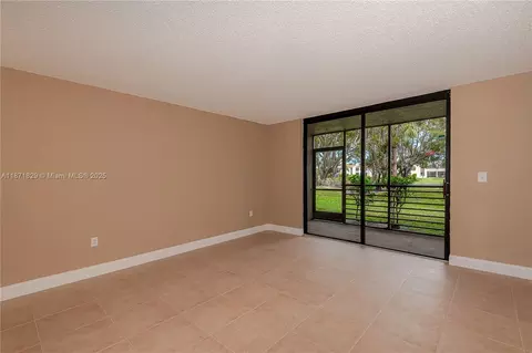 901 Colony Point Cir #102, Pembroke Pines, FL 33026