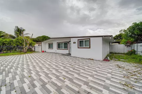1070 NW 132nd St, North Miami, FL 33168