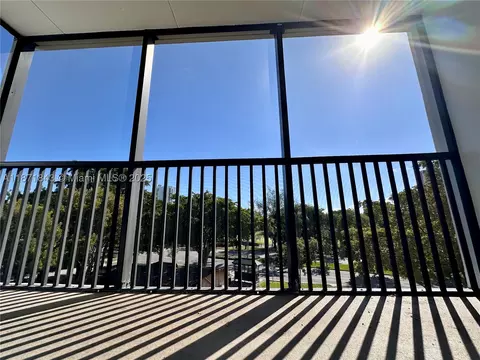 3301 N Country Club Dr #410, Aventura, FL 33180