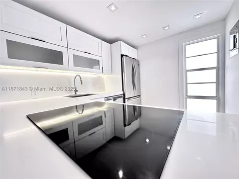 3301 N Country Club Dr #410, Aventura, FL 33180