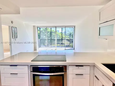 3301 N Country Club Dr #410, Aventura, FL 33180