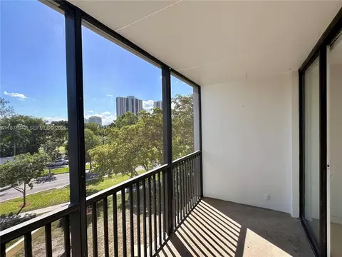 3301 N Country Club Dr #410, Aventura, FL 33180