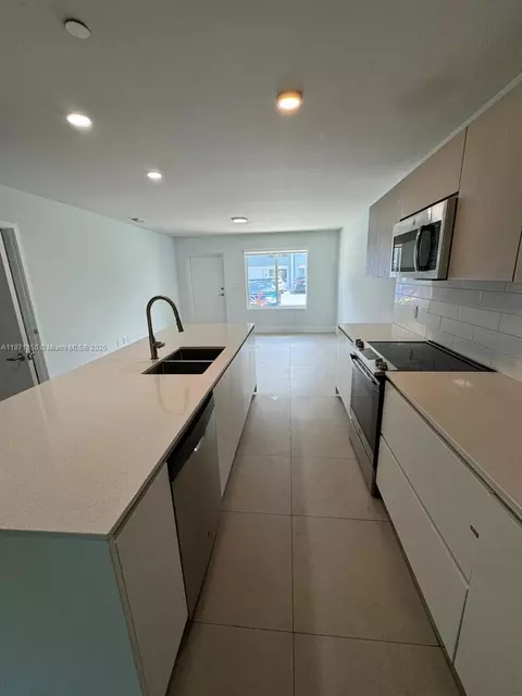 2555 NE 193rd St #2106, Miami, FL 33180