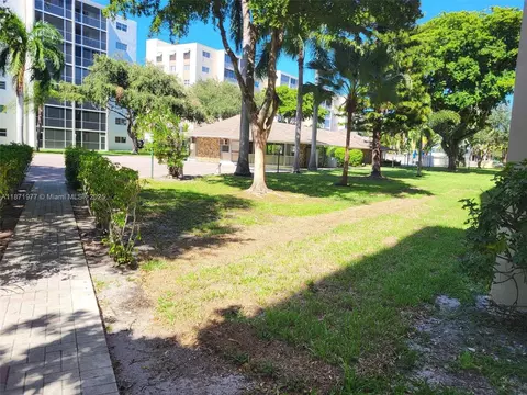 900 NE 12th Ave #705, Hallandale Beach, FL 33009