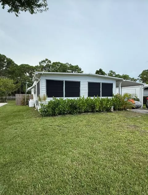 5374 SE Celestial Cir, Stuart, FL 34997