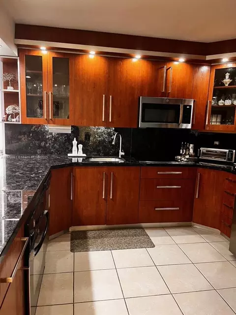 20200 W Country Club Dr #120, Aventura, FL 33180