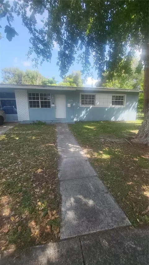 4641 SW 35th St, West Park, FL 33023