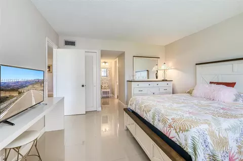 9856 Marina Blvd #1320, Boca Raton, FL 33428