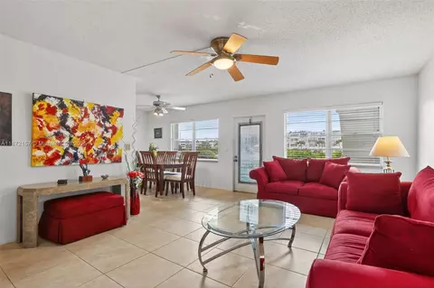 1074 Oakridge F #1074, Deerfield Beach, FL 33442