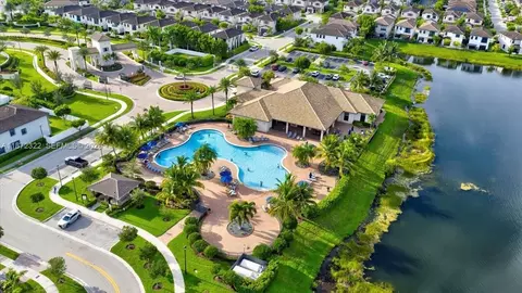 9287 W 33rd Ln, Hialeah, FL 33018