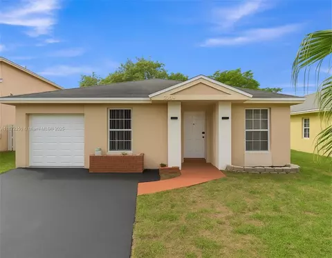 5904 Woodland Point Pl, Tamarac, FL 33319