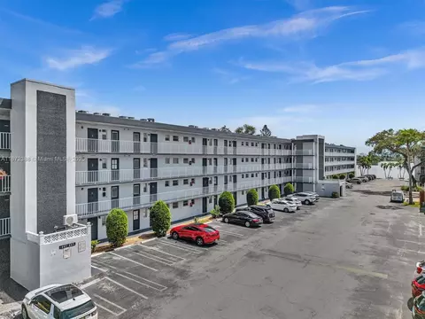 445 NE 195th St #431, Miami, FL 33179