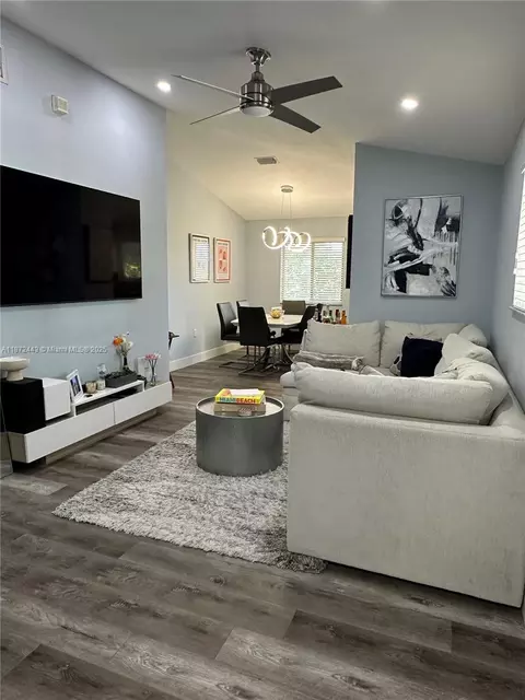 2298 NW 78th Ave #201, Pembroke Pines, FL 33024