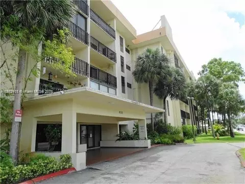 650 NE 149th St #110A, Miami, FL 33161